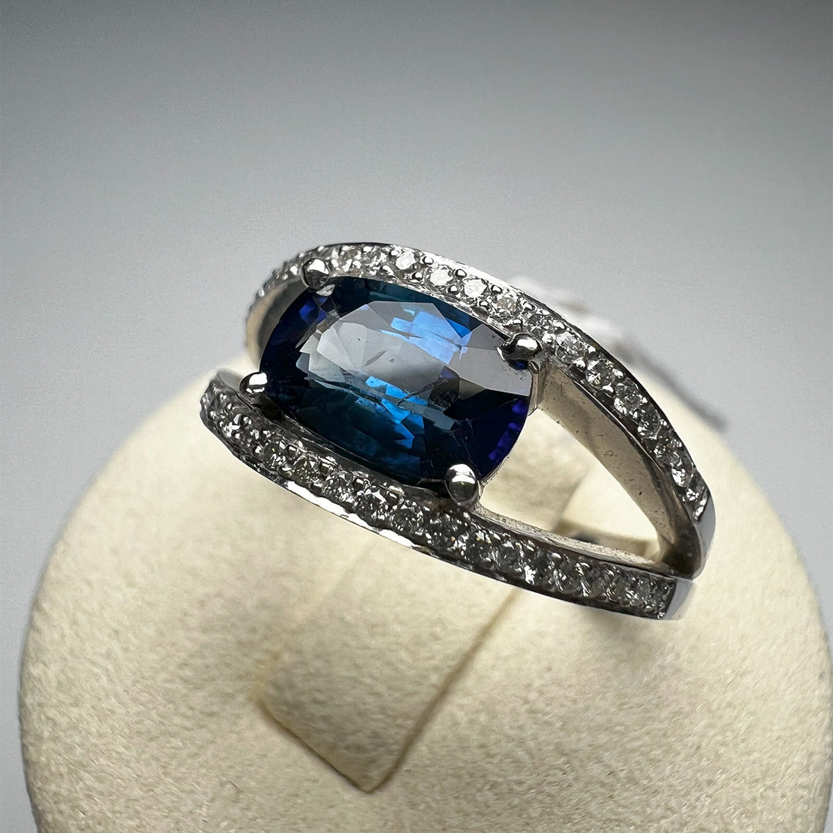 Natural Blue Sapphire 1.67 ct Ring