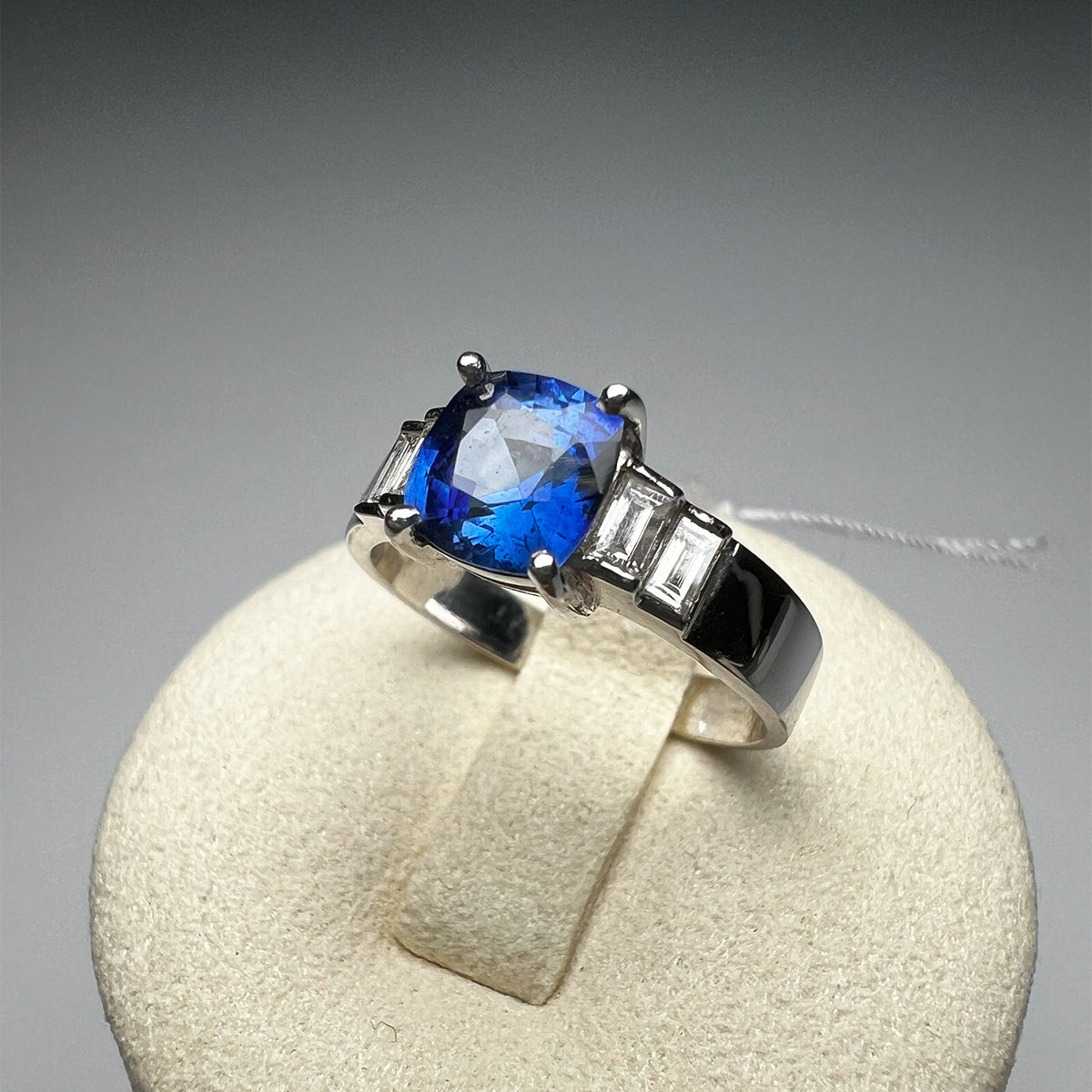 Natural Blue Sapphire 0.95 ct Ring