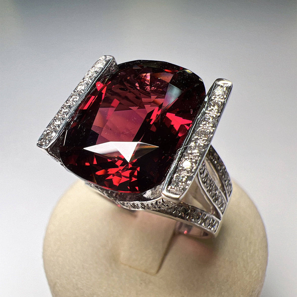 Natural Garnet 15.15 ct Ring