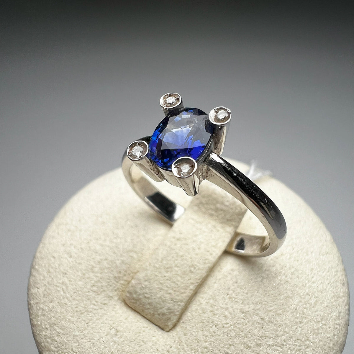 Natural Blue Sapphire 0.70 ct Ring