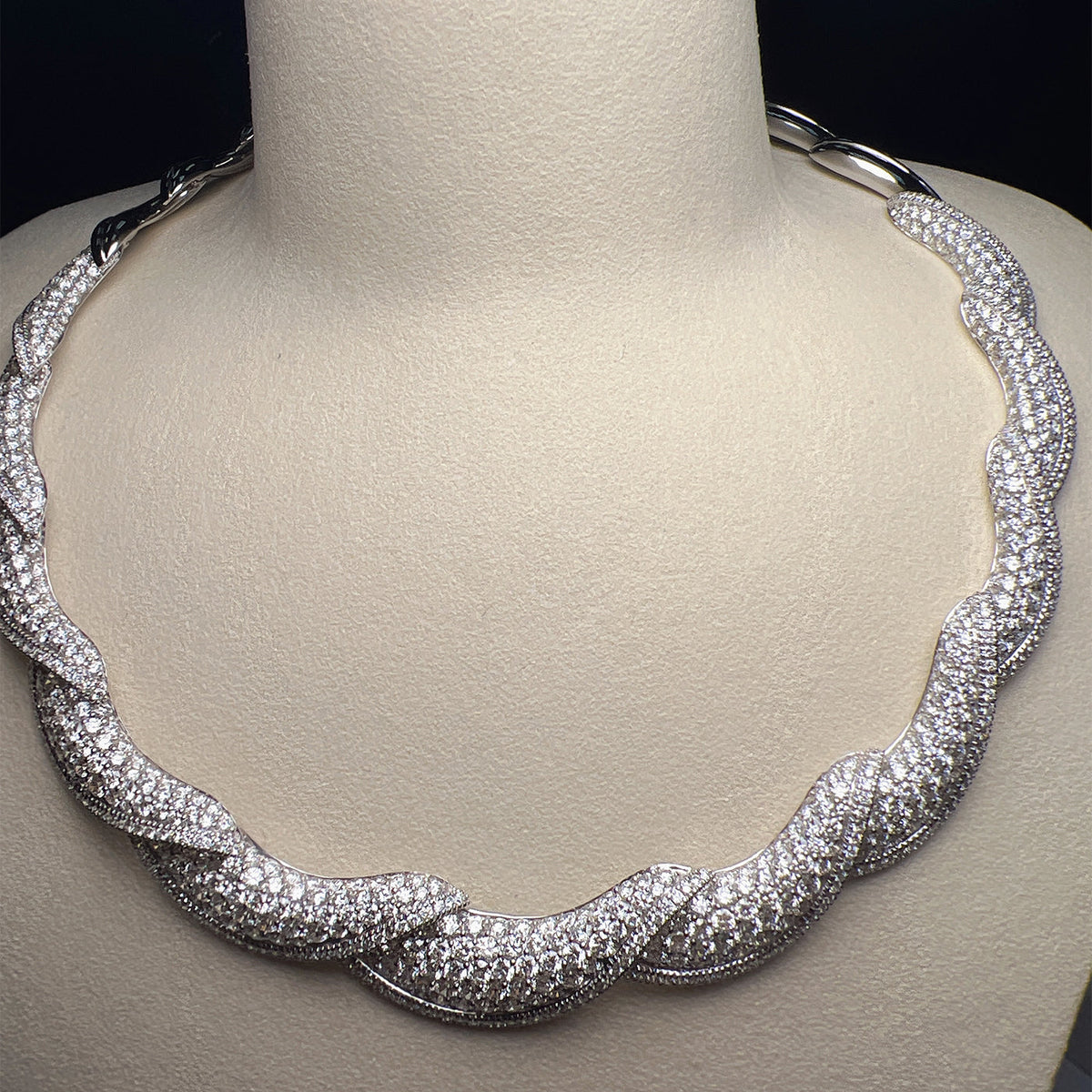 High jewellery line - Natural Diamond Necklace