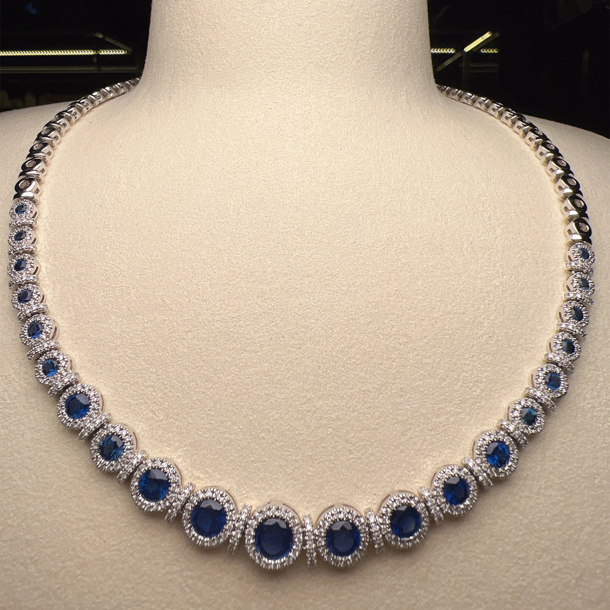 Natural Blue Sapphire 3.89 ct Necklace