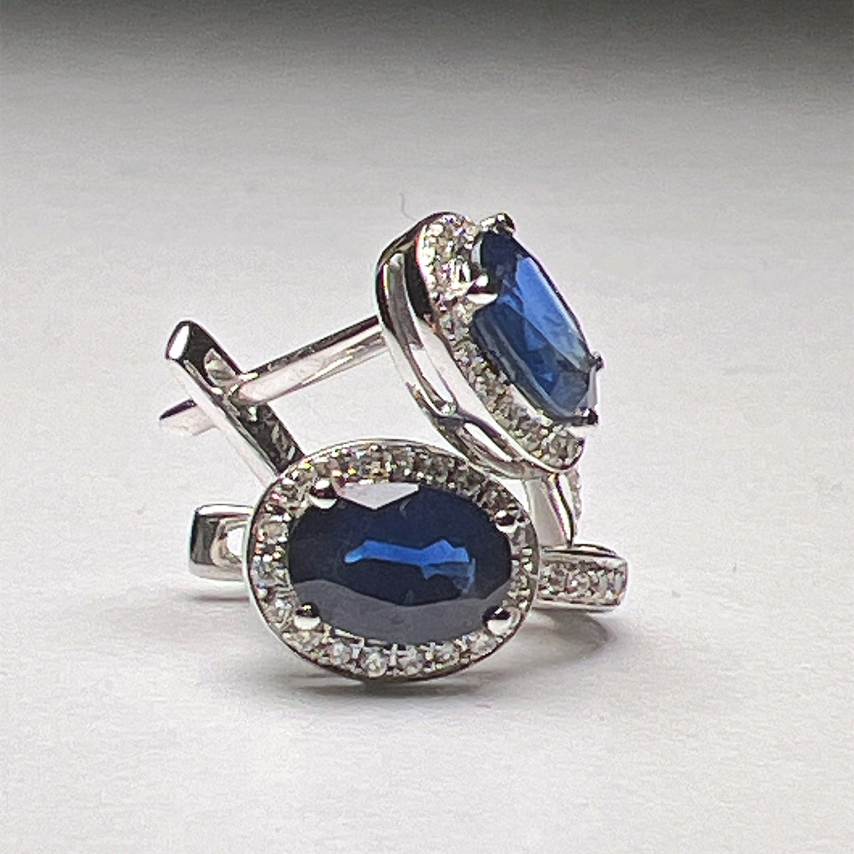 Natural Blue Sapphire 2.20 ct Earrings